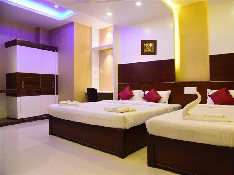 Hotel Sumith Palace Пондичерри Экстерьер фото