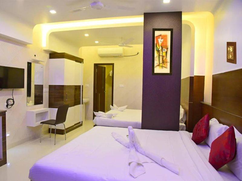 Hotel Sumith Palace Пондичерри Экстерьер фото