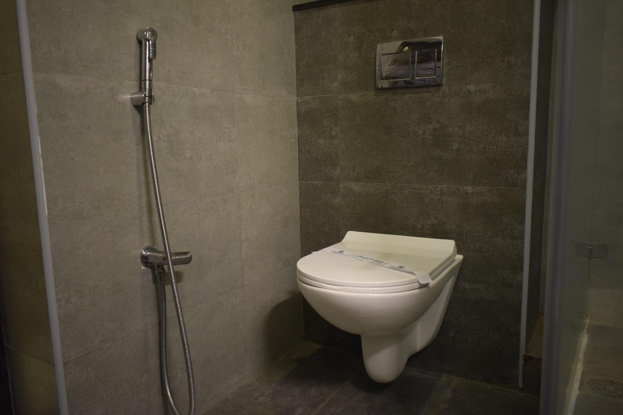 Hotel Sumith Palace Пондичерри Экстерьер фото