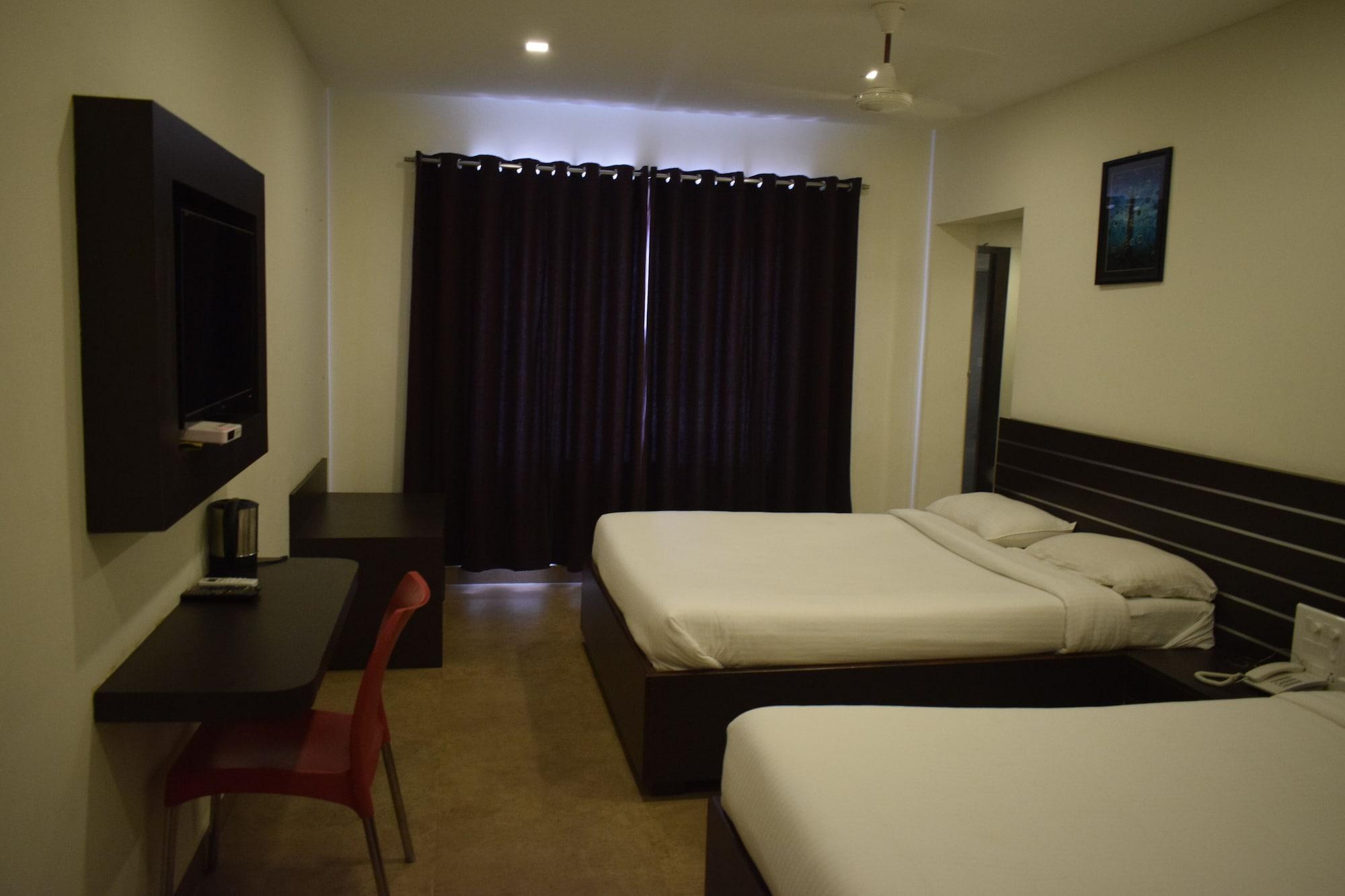 Hotel Sumith Palace Пондичерри Экстерьер фото