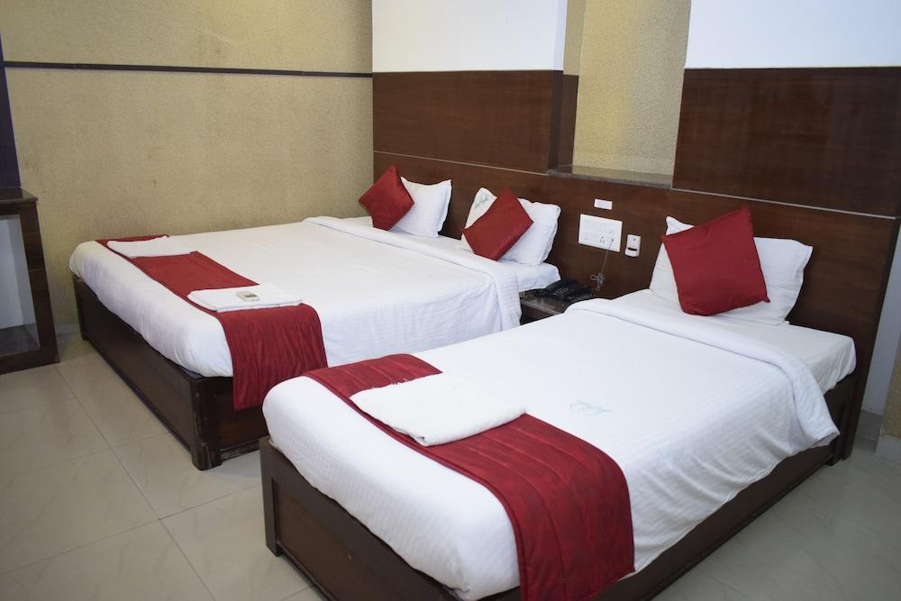 Hotel Sumith Palace Пондичерри Экстерьер фото