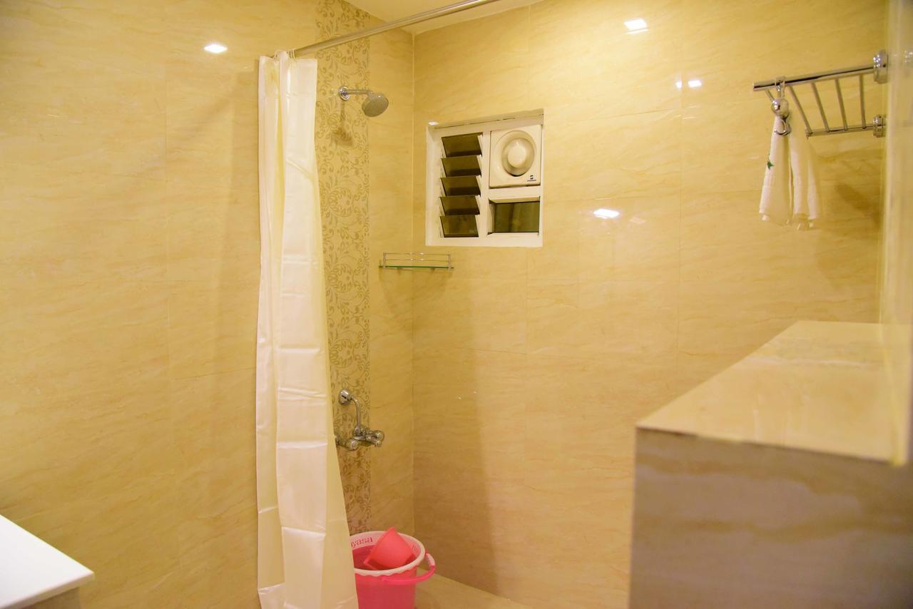 Hotel Sumith Palace Пондичерри Экстерьер фото
