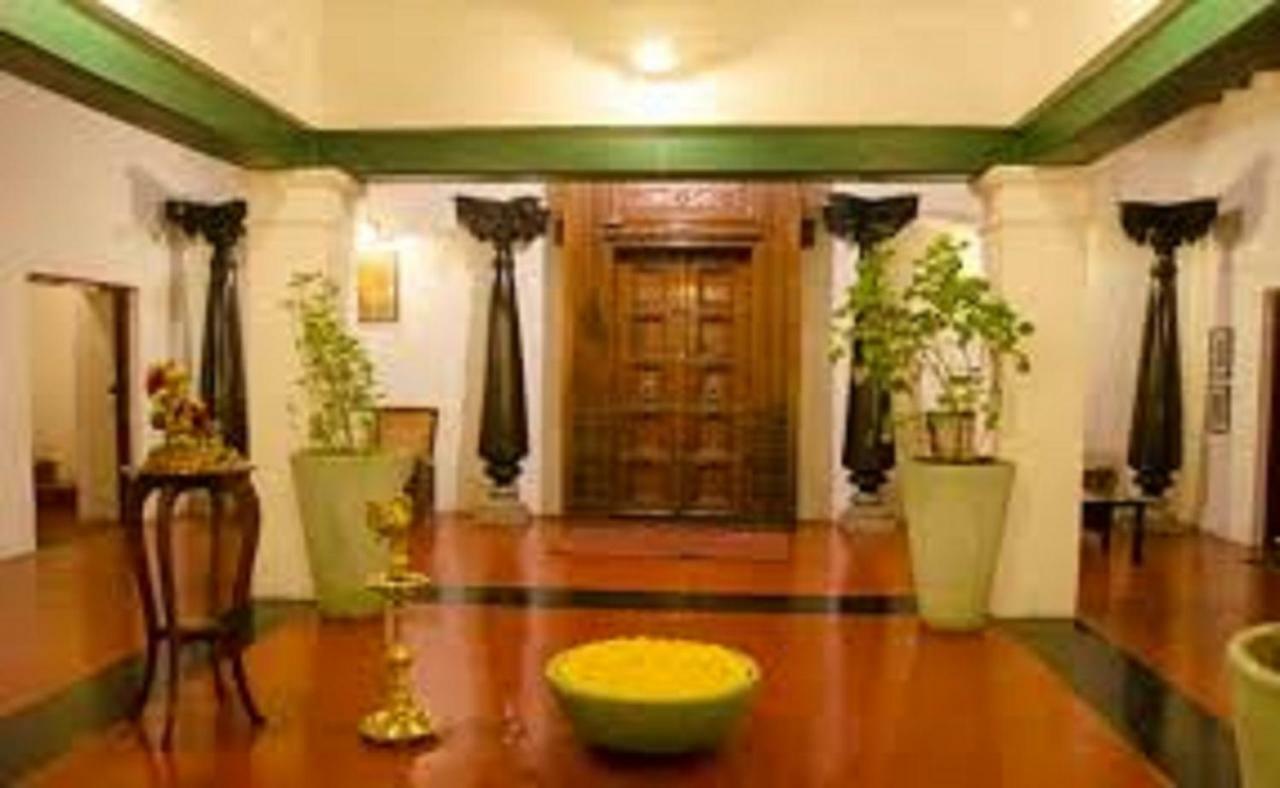 Hotel Sumith Palace Пондичерри Экстерьер фото